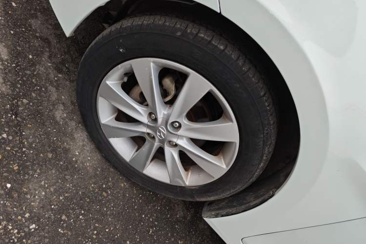 Used Hyundai Verna (older generation) 2014 1.4L Manual Top-Tier Model TOP