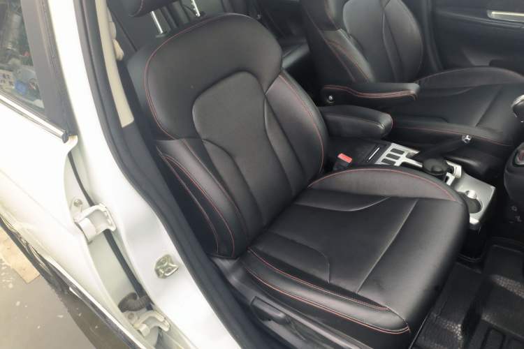 Used Haval H6 2015 Upgraded Model 1.5T Manual Two-Wheel Drive Elite Version
