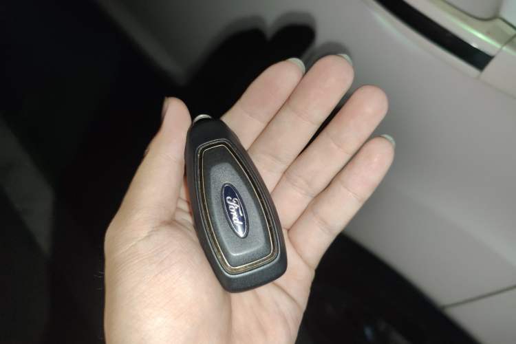 Used Ford Kuga 2015 2.0L GTDi Four-Wheel-Drive Sport Model