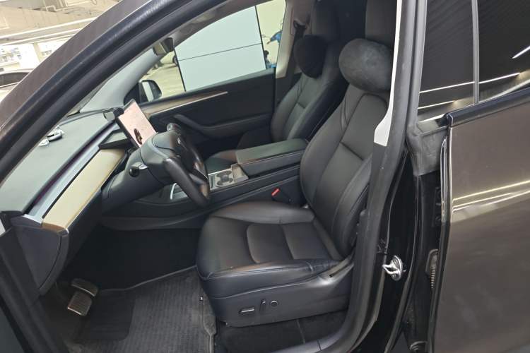 Used Tesla Model Y 2021 Long-Range All-Wheel-Drive Version
