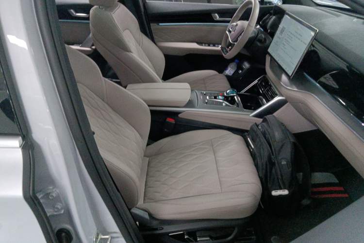 Used BYD Tang New Energy 2024 DM-i Glory Edition 112KM Prestige Model