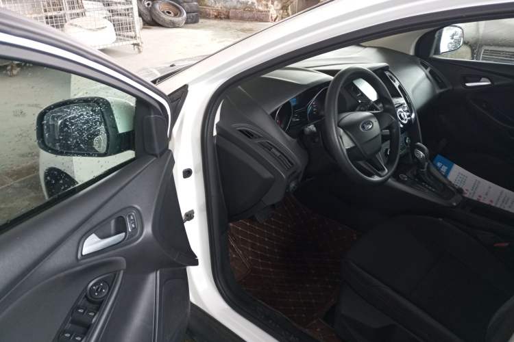 Used Ford Focus 2017 Hatchback 1.6L Automatic Comfort Plus SmartDrive Edition
