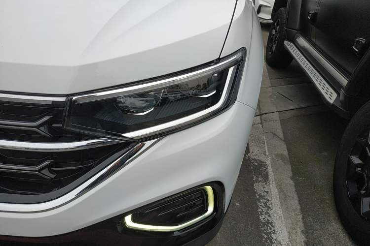 Used Volkswagen Tayron 2023 330TSI Two-Wheel-Drive Luxury Plus Advanced Version
