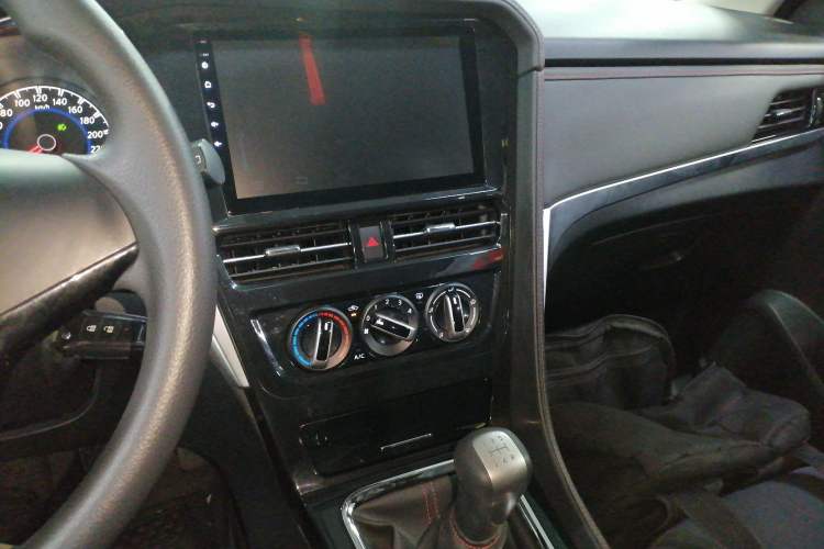 Used Venucia T70 2018 1.6L Manual Enjoyment Edition
