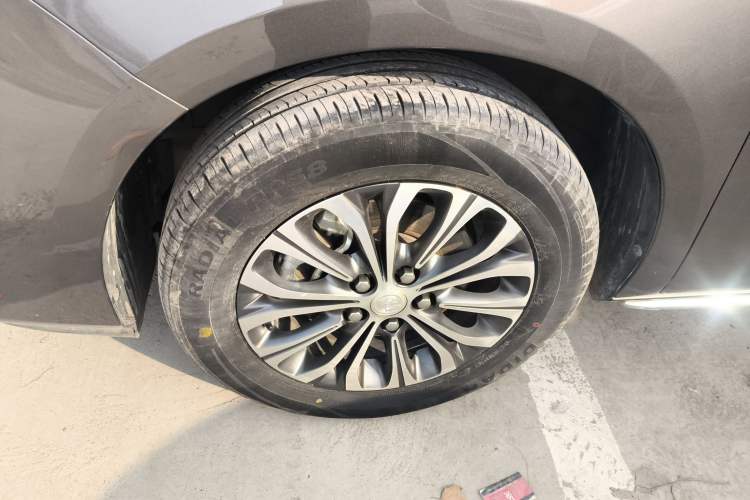 Used Buick GL8 2023 Land Executive Class Comfort Model
