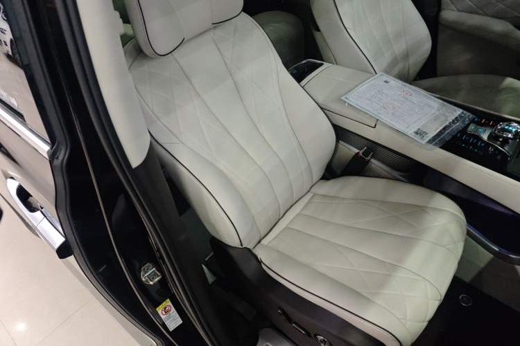 Used Denza D9 2024 DM-i 980 Four-Wheel Drive Prestige Model
