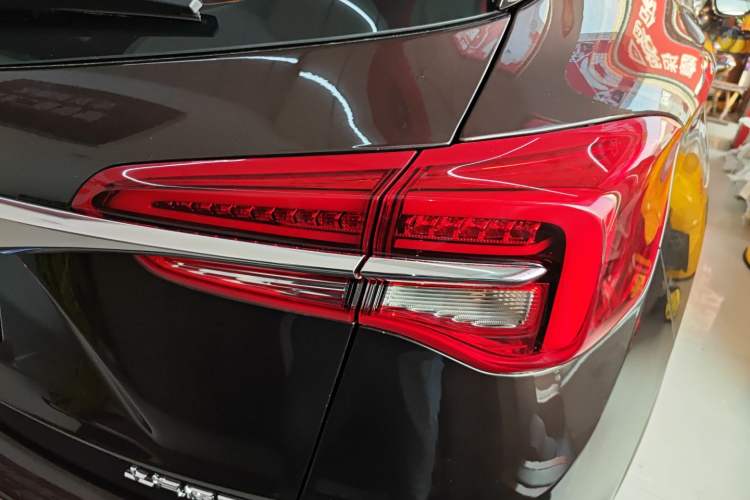 Used Buick Envision 2021 532T Two-Wheel-Drive Luxury Version