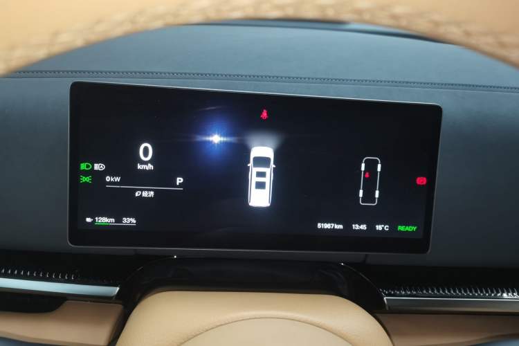 Used VOYAH Dream 2025 EV Four-Wheel Drive Flagship Kunpeng Edition
