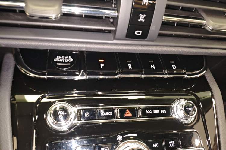 Used Lincoln Corsair 2021 2.0T Two-Wheel Drive Deluxe Edition
