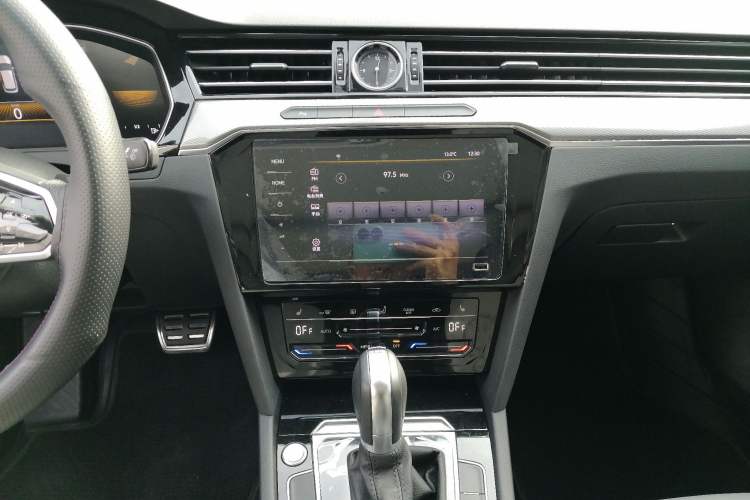 Used Volkswagen Magotan 2023 2 Million Units Limited Edition 330TSI DSG Leading Version
