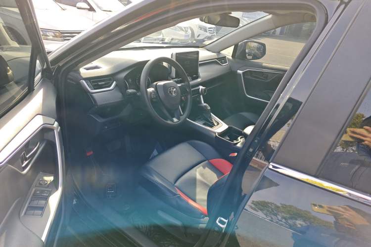 Used Toyota Wildlander 2022 Updated Version 2.0L CVT Two-Wheel Drive Leading Edition
