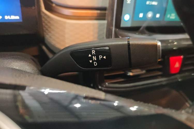 Used SOL E10X 2021 302 km Range Luxury Version 30.2 kWh
