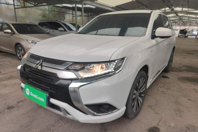 Used Mitsubishi Outlander 2021 Revised Version 2.0L Two-Wheel Drive Comfort Edition 5 Seats
