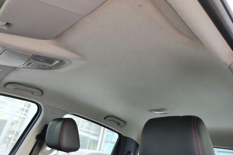 Used SAIC MAXUS T70 2020 2.0T Gasoline Manual Two-Wheel Drive Elite Version Standard Box High Ground Clearance
