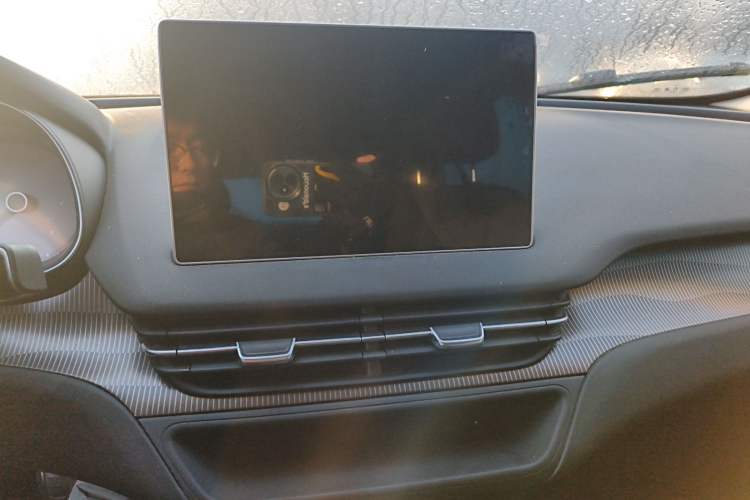 Used Hongqi E-QM5 2024 450km Range Commuter Version
