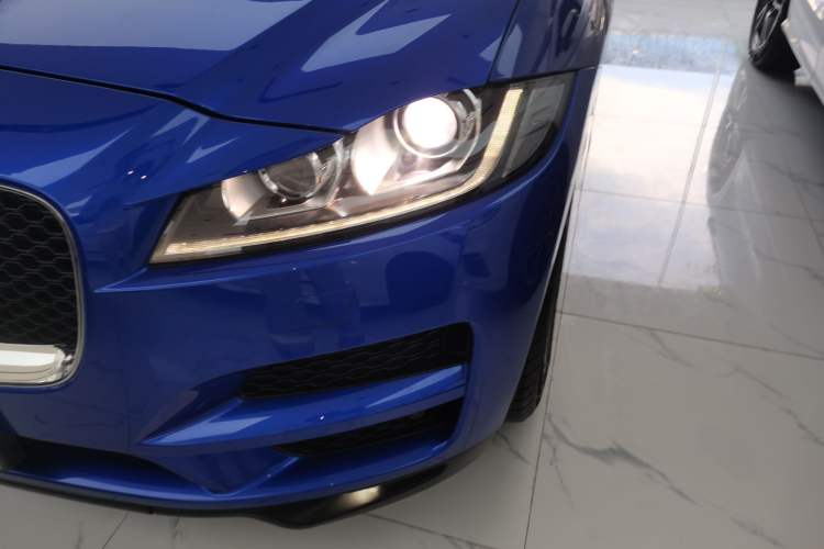 Used Jaguar F-PACE 2018 2.0T Four-Wheel Drive Urban Luxury Edition
