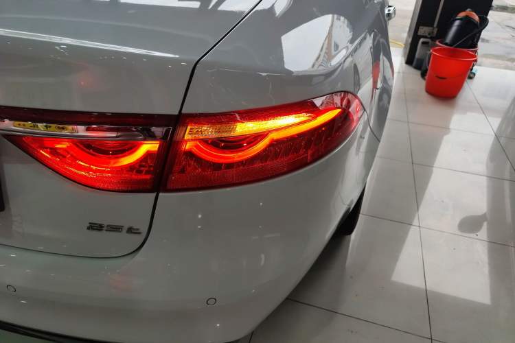 Used Jaguar XFL 2019 XFL 2.0T 250 PS Two-Wheel-Drive Luxury Edition
