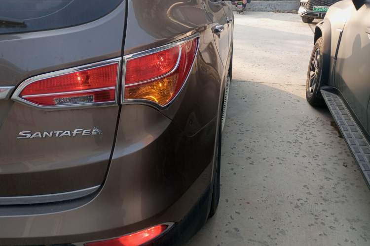 Used Hyundai Santa Fe 2013 2.4L Automatic Two-Wheel Drive Smart Version
