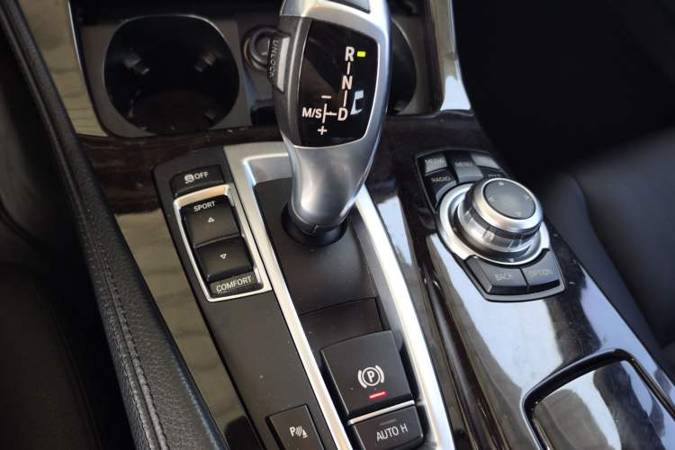 Used BMW 5 Series 2014 525Li Leading Model
