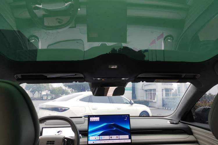 Used Geely Galaxy Galaxy 8 2025 130km EM-P Starship Edition