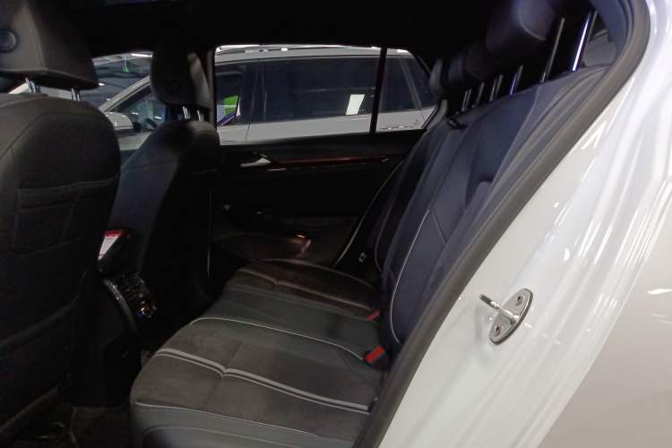 Used Volkswagen Golf 2023 Facelift 280TSI DSG R-Line
