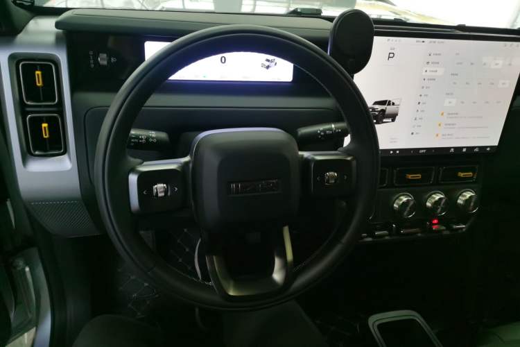 Used  V23 2025 401 Two-Wheel Drive Advanced Edition