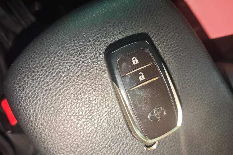 Used Toyota RAV4 2019 2.0L CVT Two-Wheel Drive Fashion X Limited Edition China V Standard
