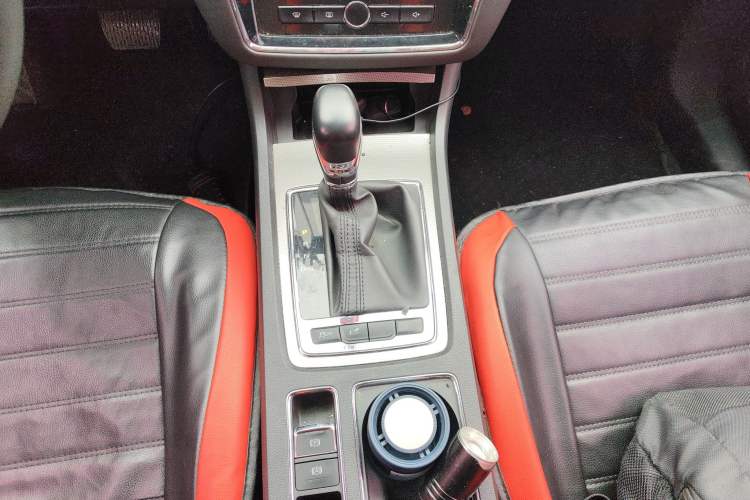 Used Roewe i6 2019 PLUS 20T TST 4G Connected Flagship Superb Edition