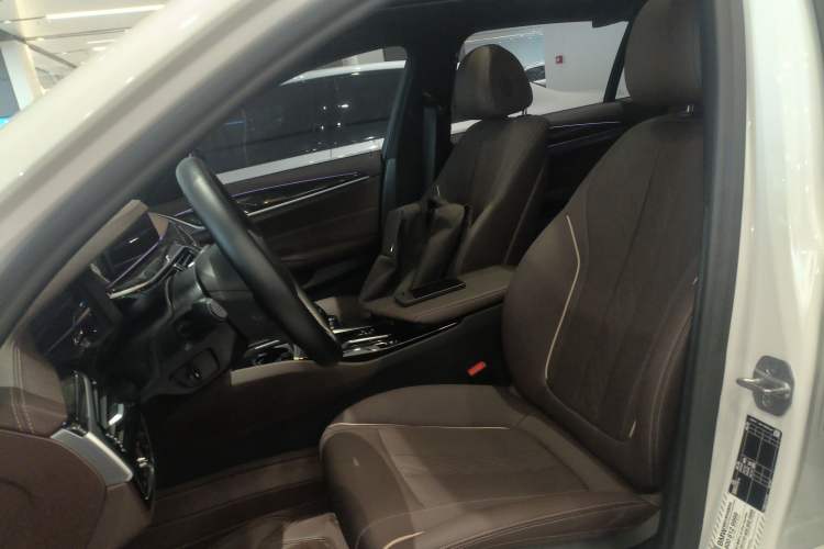 Used BMW 5 Series 2022 Second Facelift 525Li M Sport Package