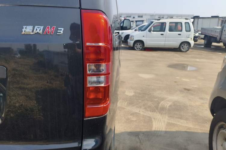 Used  M3 2019 1.8L 5-Seater Express Edition
