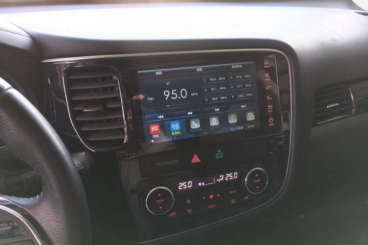 Used Mitsubishi Outlander 2019 2.0L Two-Wheel Drive Comfort Edition 5 Seats China VI Standard
