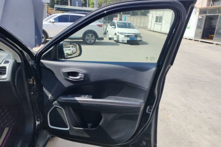 Used  Compass 2019 200T Automatic Family Edition - Connected Large Screen Version