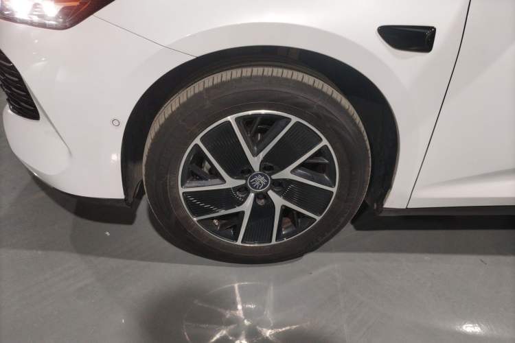 Used BYD Qin L 2025 DM-i Smart Drive 120KM Leading Model
