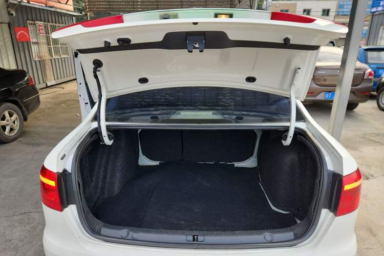 Used Volkswagen Lavida 2013 Restyled Classic 1.6L Manual Comfort Edition