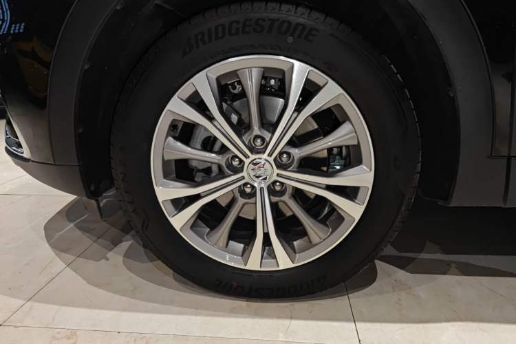 Used Buick Envision 2023 Encore Plus 652T Five-Seat All-Wheel-Drive Luxury Model
