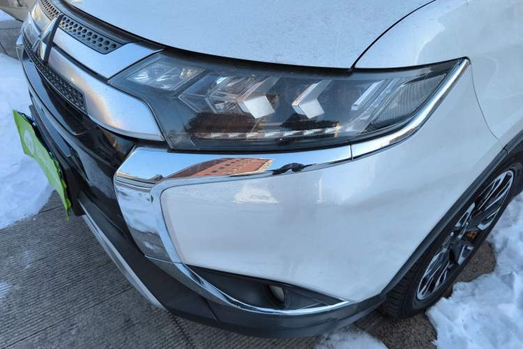 Used Mitsubishi Outlander 2019 2.4L 4x4 Zhi Xiang Edition 5 Seats China VI Standard