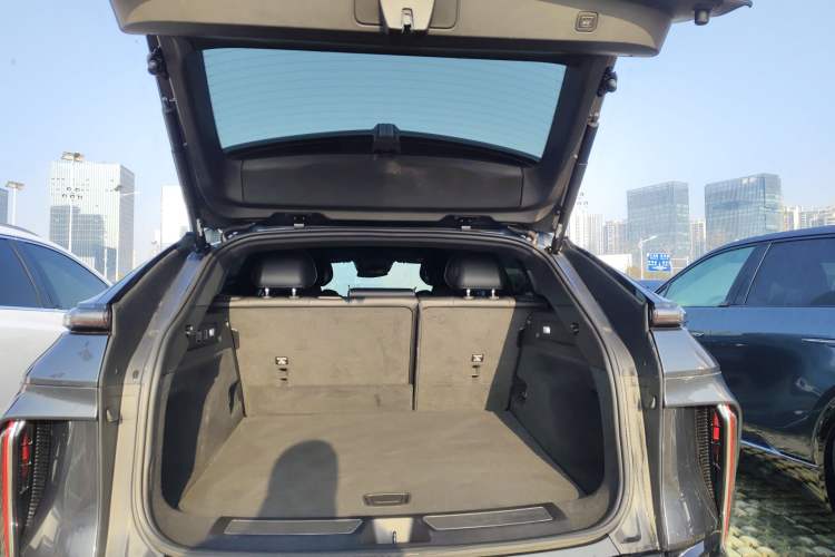 Used Cadillac LYRIQ 2024 Rear-Drive Standard Range Luxury Edition
