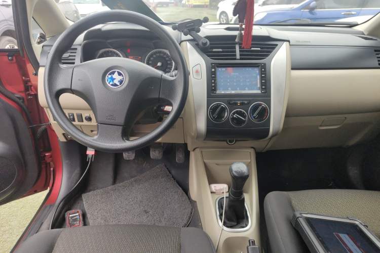 Used Venucia R50 2013 1.6L Manual Fashion Edition
