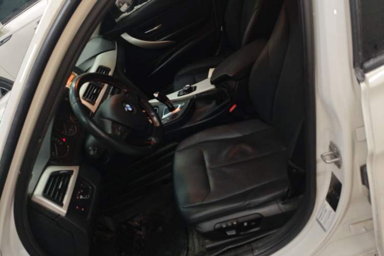 Used BMW 3 Series 2015 320i Fashion Model