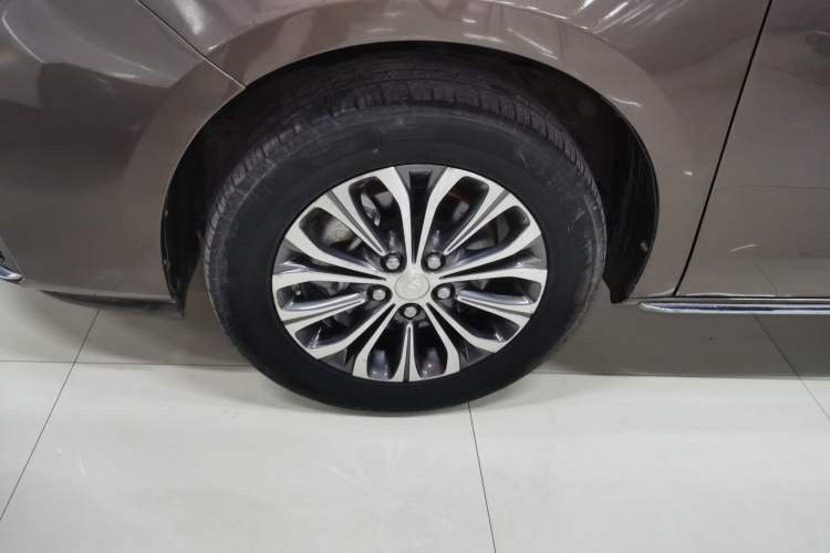 Used Buick GL8 2023 Land Executive Class Comfort Model
