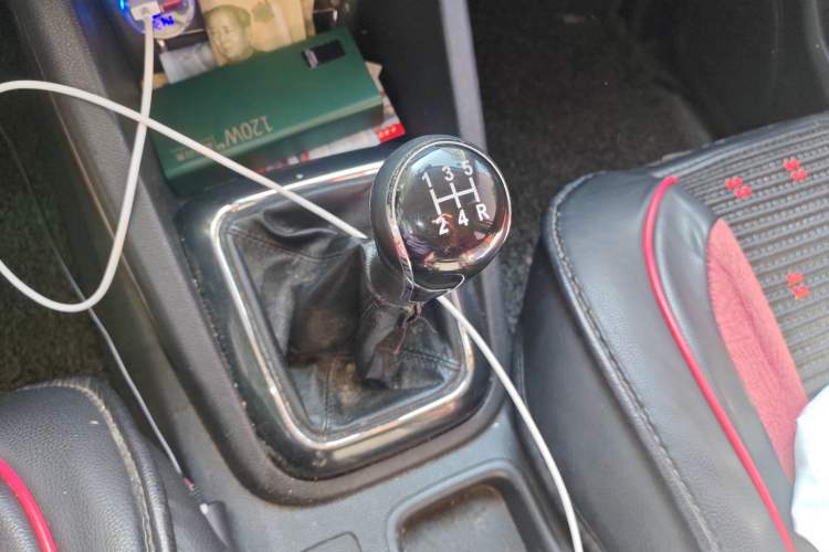 Used Oshan CX70 2016 1.6L manual luxury version
