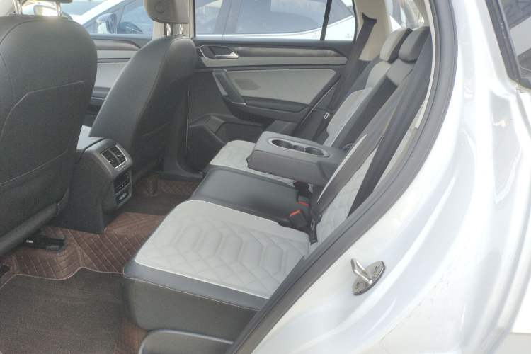 Used Volkswagen Tayron 2023 300TSI Two-Wheel-Drive Luxury Plus Advanced Edition
