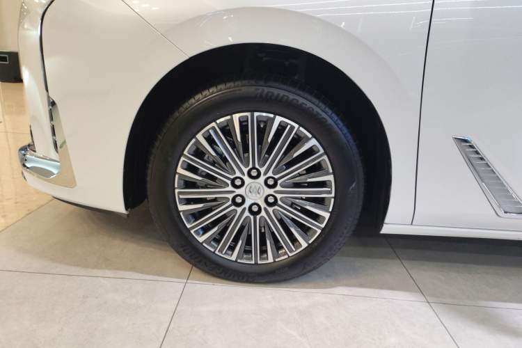 Used Buick GL8 New Energy 2024 Lu Zun Deluxe Edition 7-Seater
