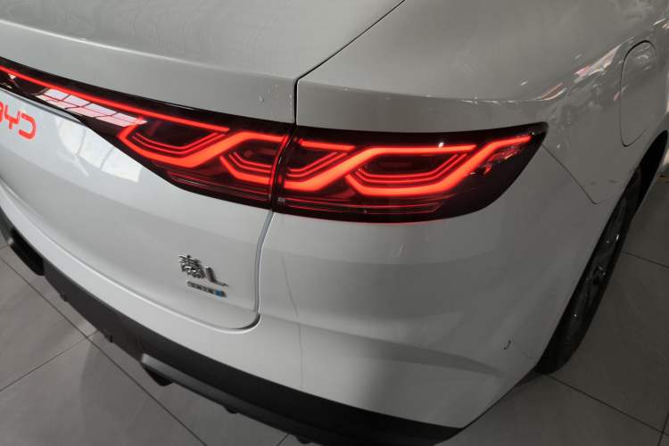 Used BYD Qin L 2025 DM-i Smart Drive 80KM Leading Model