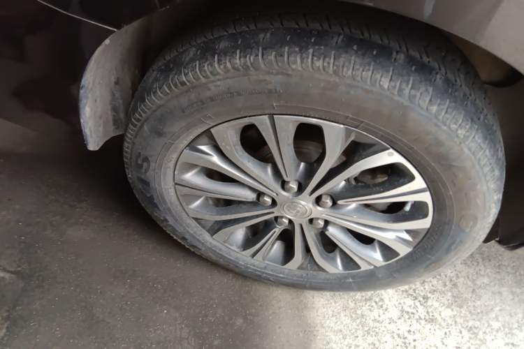 Used Buick GL8 2023 Facelifted Land Cruiser Executive Luxury Version
