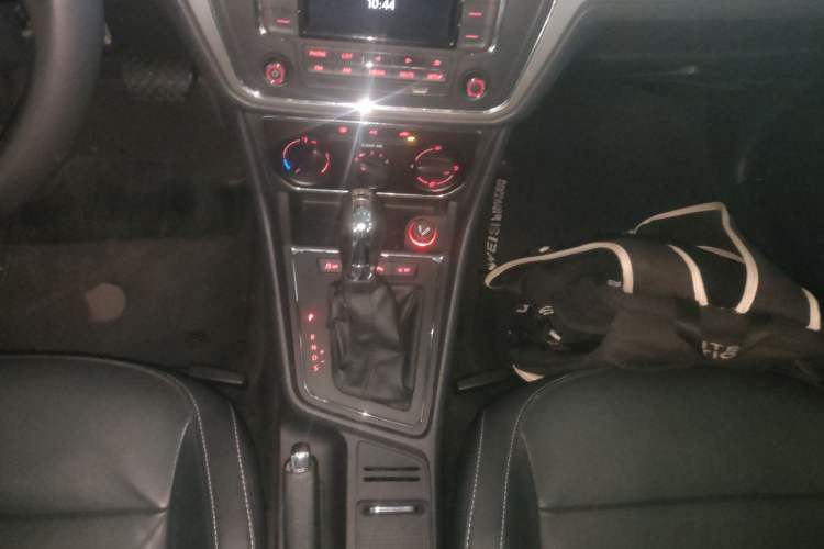 Used Volkswagen Lavida 2015 230TSI DSG Comfort Edition
