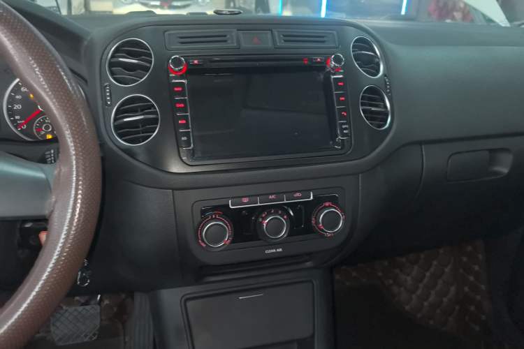 Used Volkswagen Tiguan 2017 300TSI Automatic Two-Wheel Drive Silk Road Luxury Edition
