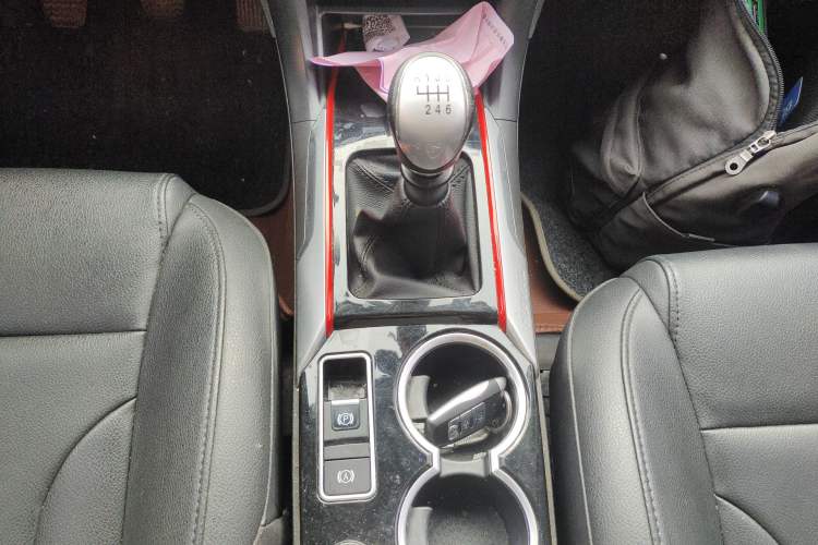 Used Haval H2 2017 Blue Label 1.5T Manual Two-Wheel Drive Luxury Model
