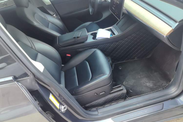 Used Tesla Model Y 2022 Long-Range All-Wheel-Drive Version