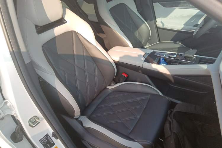 Used Changan CS75 PLUS 2023 3rd Generation 1.5T Automatic Prestige Model
